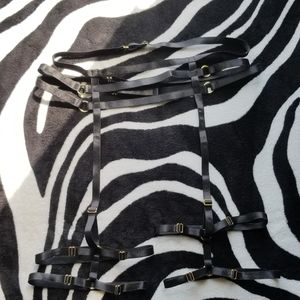 Strappy garder harness